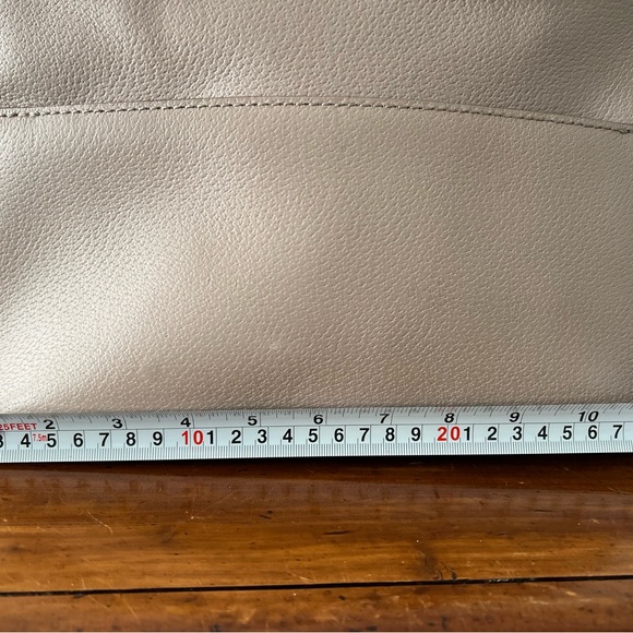 Great condition cute, spring Kate Spade handbag. - Picture 6 of 8